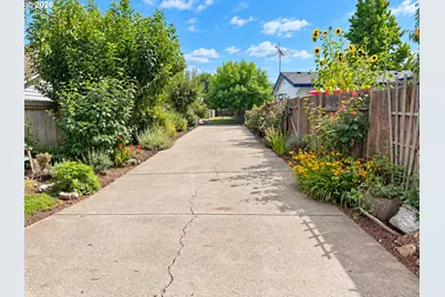 1642 SE Cortland Ave, Dallas, OR 97338 - Photo 25
