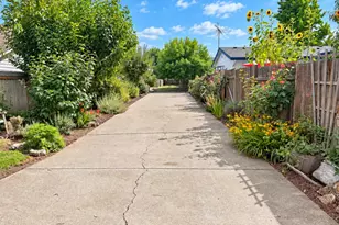 1642 SE Cortland Ave, Dallas, OR 97338 - Photo 25