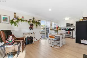 2215 E Oak Dr, Newberg, OR 97132 - Photo 7