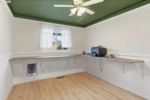 2215 E Oak Dr, Newberg, OR 97132 - Photo 17