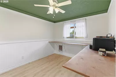 2215 E Oak Dr, Newberg, OR 97132 - Photo 15