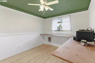 2215 E Oak Dr, Newberg, OR 97132 - Photo 15