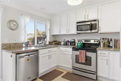 2215 E Oak Dr, Newberg, OR 97132 - Photo 13