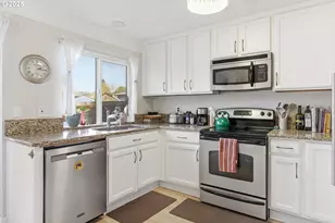 2215 E Oak Dr, Newberg, OR 97132 - Photo 13