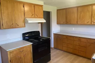 4130 Scenic Dr, Eugene, OR 97404 - Photo 9