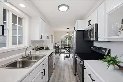 1745 E Grover Ave, Cottage Grove, OR 97424 - Photo 9