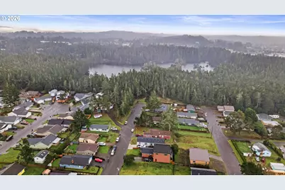 820 Fenwick St, Coos Bay, OR 97420 - Photo 37