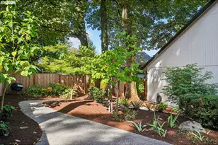 4538 SW Vacuna St, Portland, OR 97219 - Photo 35