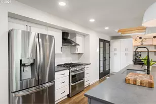9942 SW 52nd Ave, Portland, OR 97219 - Photo 17