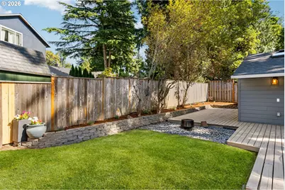 9942 SW 52nd Ave, Portland, OR 97219 - Photo 43