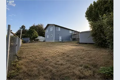2280 Connecticut Ave, North Bend, OR 97459 - Photo 5