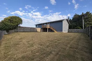 2280 Connecticut Ave, North Bend, OR 97459 - Photo 3