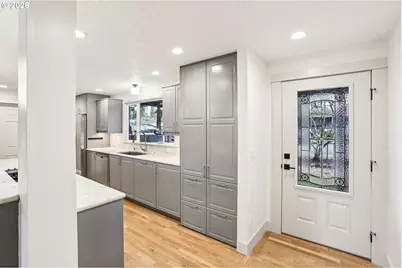 18655 SE Yamhill Cir, Portland, OR 97233 - Photo 7