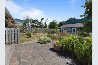 1232 NW Nye St, Newport, OR 97365 - Photo 27