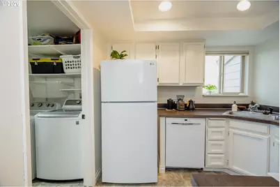 10031 SW Trapper Ter, Beaverton, OR 97008 - Photo 5