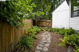 8740 SW Washington Dr, Portland, OR 97223 - Photo 39