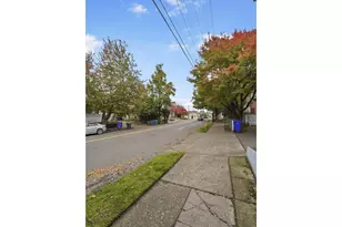 1910 SE Stark St, Portland, OR 97214 - Photo 3