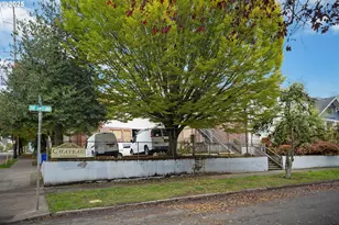 1910 SE Stark St, Portland, OR 97214 - Photo 3