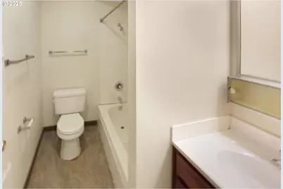 1910 SE Stark St, Portland, OR 97214 - Photo 5