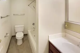 1910 SE Stark St, Portland, OR 97214 - Photo 5