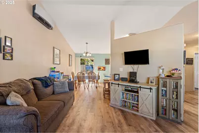 440 W Agee St, Roseburg, OR 97471 - Photo 9