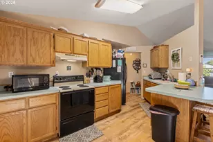 440 W Agee St, Roseburg, OR 97471 - Photo 17