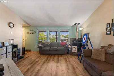 440 W Agee St, Roseburg, OR 97471 - Photo 7