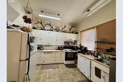 704 Main Ave, La Grande, OR 97850 - Photo 7
