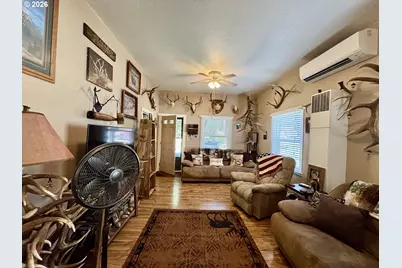 704 Main Ave, La Grande, OR 97850 - Photo 3