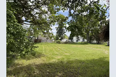 132 N 8th St, Creswell, OR 97426 - Photo 1