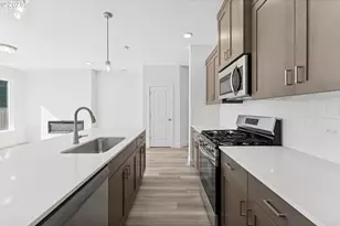 922 Rosebud Ct, Forest Grove, OR 97116 - Photo 13