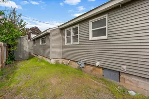 381 NE Wisconsin St, White Salmon, WA 98672 - Photo 7
