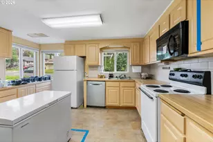 381 NE Wisconsin St, White Salmon, WA 98672 - Photo 23