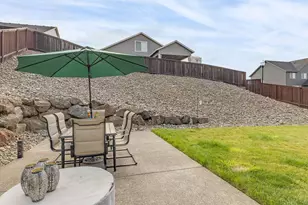 703 E Tanoak Ave, La Center, WA 98629 - Photo 37