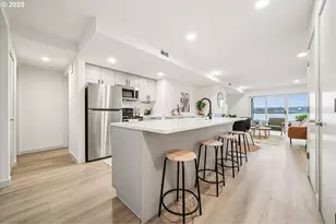 87 N Hayden Bay Dr, Portland, OR 97217 - Photo 3