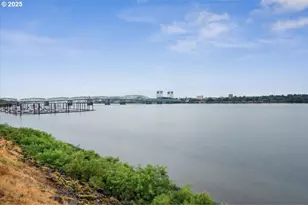 87 N Hayden Bay Dr, Portland, OR 97217 - Photo 21