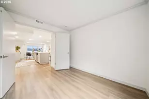 87 N Hayden Bay Dr, Portland, OR 97217 - Photo 17