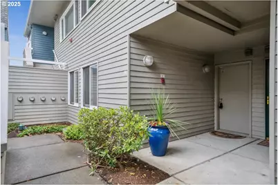 87 N Hayden Bay Dr, Portland, OR 97217 - Photo 1