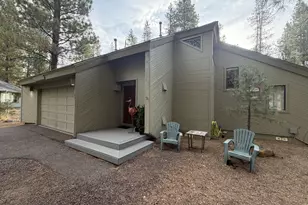 57384 Acacia Ln, Sunriver, OR 97707 - Photo 1