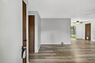 379 SE 34th Ct, Hillsboro, OR 97123 - Photo 9