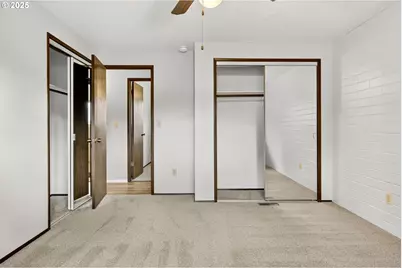 379 SE 34th Ct, Hillsboro, OR 97123 - Photo 25