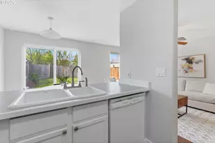8945 N Calvert Ave, Portland, OR 97217 - Photo 13