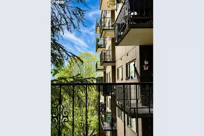 2021 SW Main St #33, Portland, OR 97205 - Photo 7