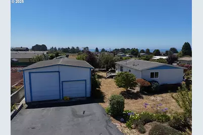 98620 Camellia Dr, Brookings, OR 97415 - Photo 5