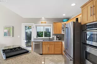 292 N Lotus Isle Dr, Portland, OR 97217 - Photo 23