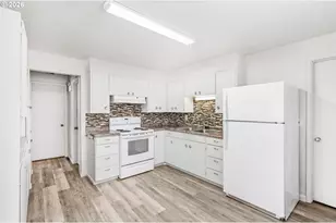 1121 Spruce St, Sweet Home, OR 97386 - Photo 7