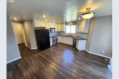 1145 S 6th St, Harrisburg, OR 97446 - Photo 7