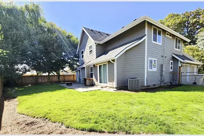 1145 S 6th St, Harrisburg, OR 97446 - Photo 3