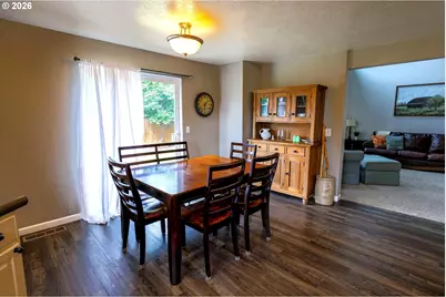 1145 S 6th St, Harrisburg, OR 97446 - Photo 7