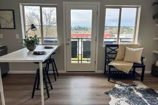 318 NE Roberts Ave, Gresham, OR 97030 - Photo 9